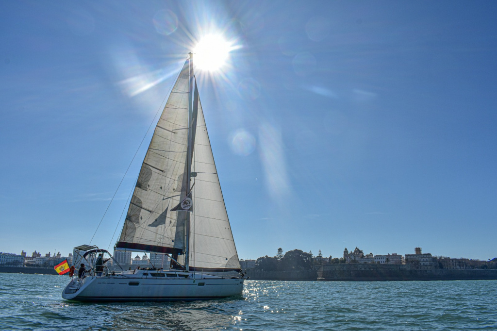 paseo en barco murallas cadiz