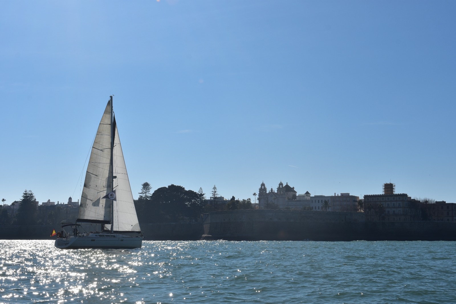 velero-murallas-de-cadiz